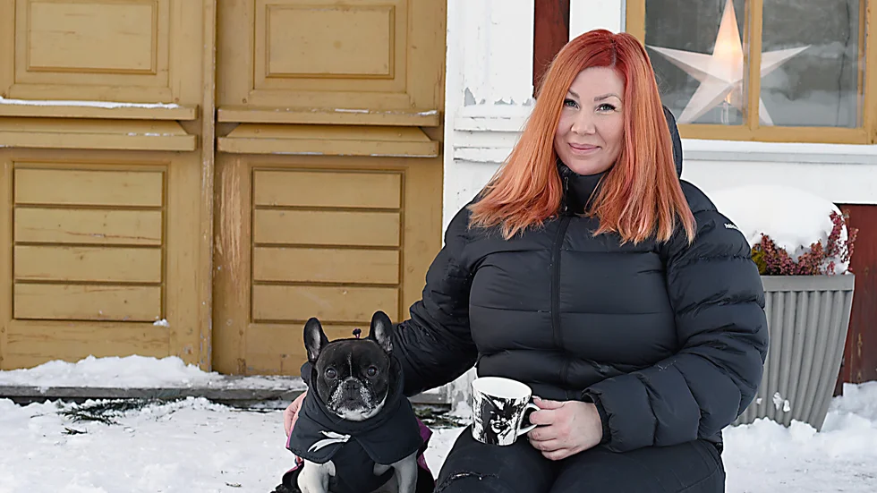 Li och Anton trivs med att vara utomhus och jobba med olika projekt, eller att åka ut på skoterutflykter. Det är något som blivit mycket enklare när de lämnade stan för landet.