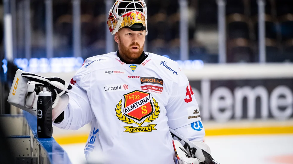 Erik Hanses är nu den målvakt som både spelat och vunnit flest matcher i hockeyallsvenskans sedan ligan startade 2005.