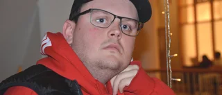 Linus, 24, är fast på boendet: "Jag är jättebesviken på kommunen"