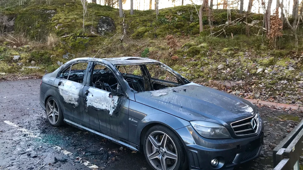 Bilbranden i Isaksdal i Nyköping natten mot måndag rubriceras som skadegörelse genom brand.