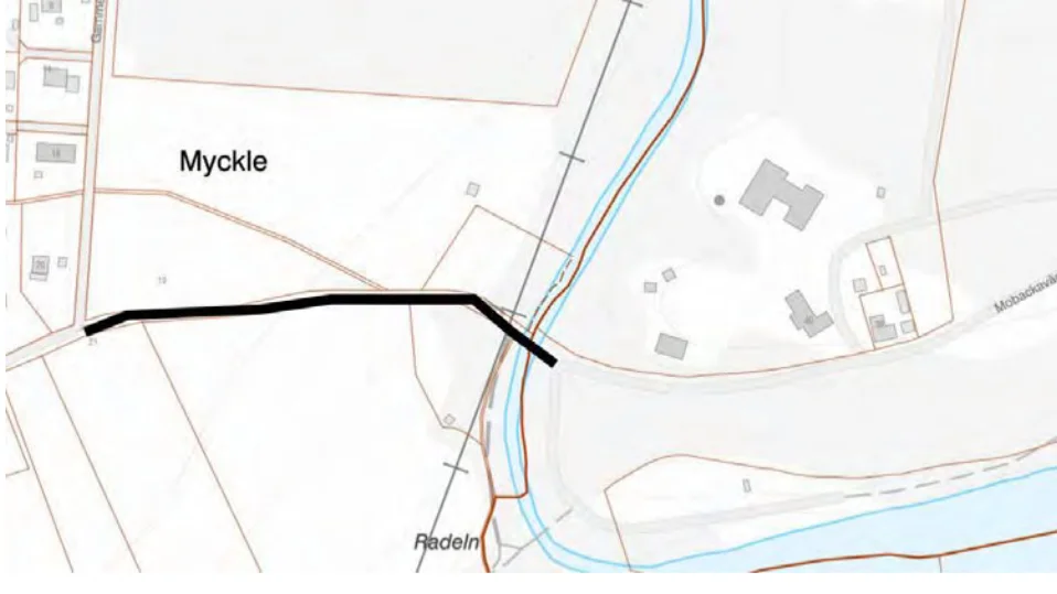 Svarta strecket markerar genvägen från Myckle  till Mobacken, via en bro över Klintforsån. 
