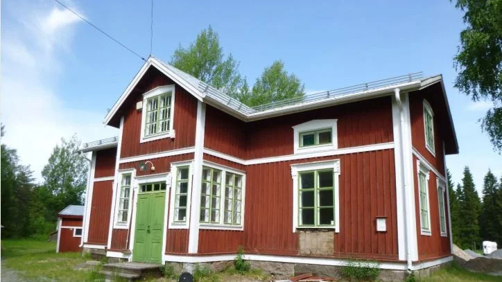 Rivningshotet hänger fortfarande över Sunderbygården. Ansökan om rivningslov kommer troligtvis att tas upp på nästa sammanträde i slutet av mars.