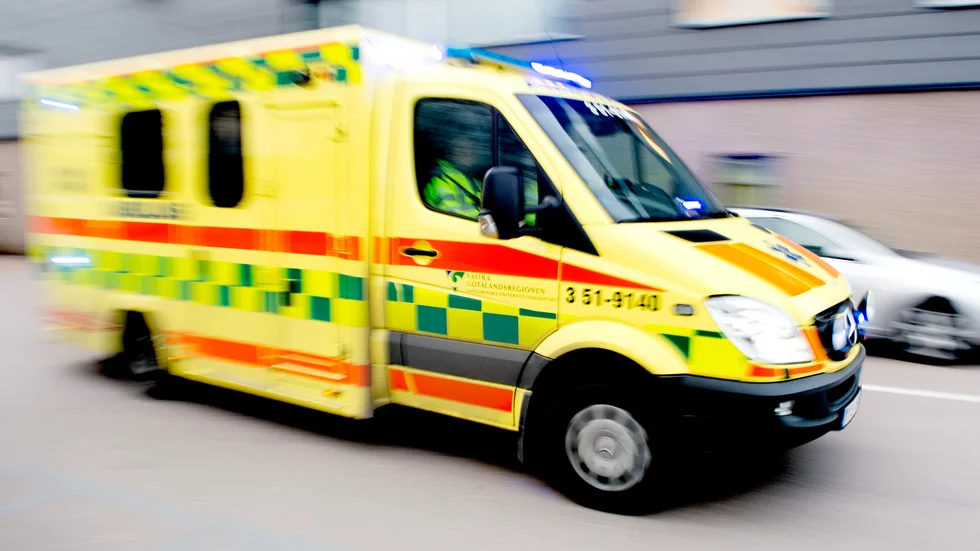 En gasbuss har fattat eld vid Hjalmar Brantingsplatsen på Hisingen i Göteborg. Bussen är övertänd. Ambulanser är på plats. Arkivbild.