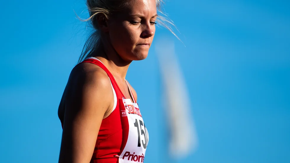 "De andra hoppade jättebra. De satte personbästa och säsongsbästa. Man kan inte påverka vad andra gör, men jag hade velat hoppa högre för mig själv, för att få en bekräftelse" säger Evelina Erlandsson efter SM-starten.