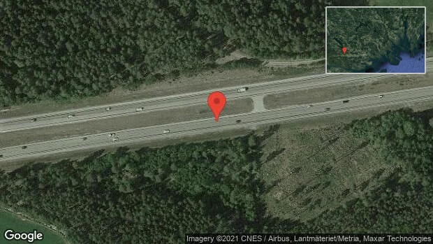 Personbil stillastående på E4