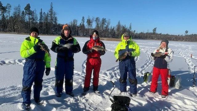 Årets deltagare under klubbmästerskapen i pimpelfiske i Högsjö.