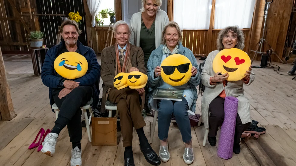 Studieförbundet NVB öst, Digidelcenter och Nyköpings kommun ska starta en kurs om hur man använder internet och modern teknik - baserat på UR-programmet "Seniorsurfarna".