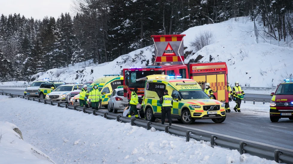 En handfull bilar körde av E4 strax innan Nyköping. 