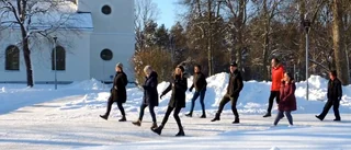Dansfeber i pastoratet: Se dem anta utmaningen