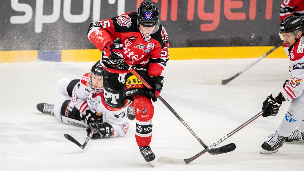 Det blir bara en match för Piteå Hockey i helgen. 