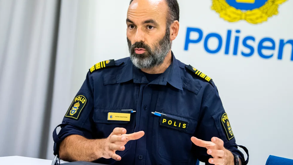 Många av de som kom 2015 och fått avslag har gått under jord och polisen hittar långtifrån alla. Patrik Engström är chef för gränspolisen vid Noa.