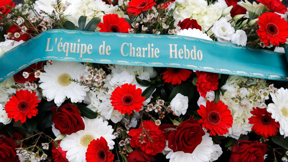 7 januari 2015 gick islamistiska terrorister till attack mot satirtidningen Charlie Hebdos redaktion i Paris. Bilden är från en minnesceremoni i januari 2020. 