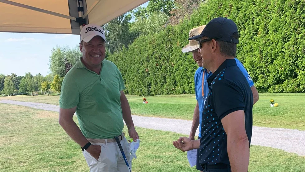 Golfproffsen Jarmo Sandelin och Magnus Persson Atlevi bjöd på stor underhålling under Pro Am 2020.