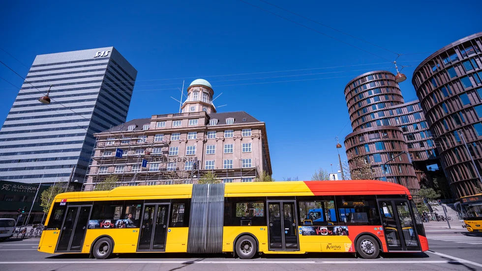 Sundhedsstyrelsen uppmanar danskarna att använda munskydd i kollektivtrafiken under rusningstimmarna.