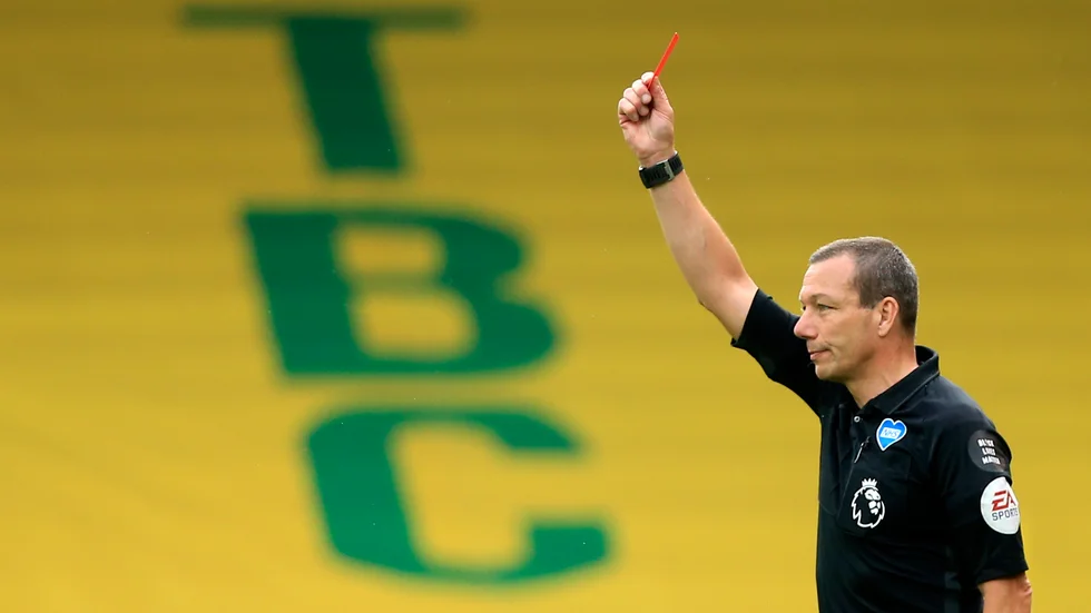Kevin Friend är en av alla Premier League-domare som får nya regler att förhålla sig till i coronapandemin. Arkivbild.