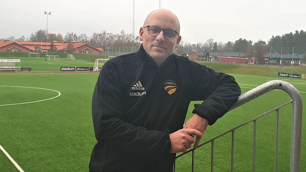 Lindötränaren Patrik Ehrendahl jagar fortsatt första vinsten i division 1. 