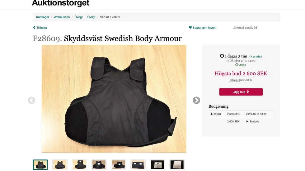 Kronofogdemyndigheten slutar nu att sälja så kallade krigsvästar på nätet, västar som ofta har beslagtagits från kriminella och sedan sålts vidare till andra kriminellt belastade personer.