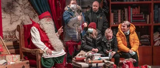 Jul bakom plexiglas i tomtens "hemstad"