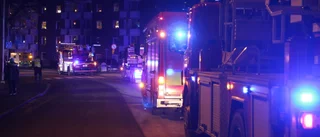 En person rökskadad efter lägenhetsbrand