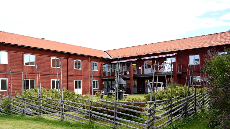 Nu har den sista brukaren av 32 flyttat ut från Rosengården. Men något nytt korttidsboende som planerades från början finns ännu inte. 