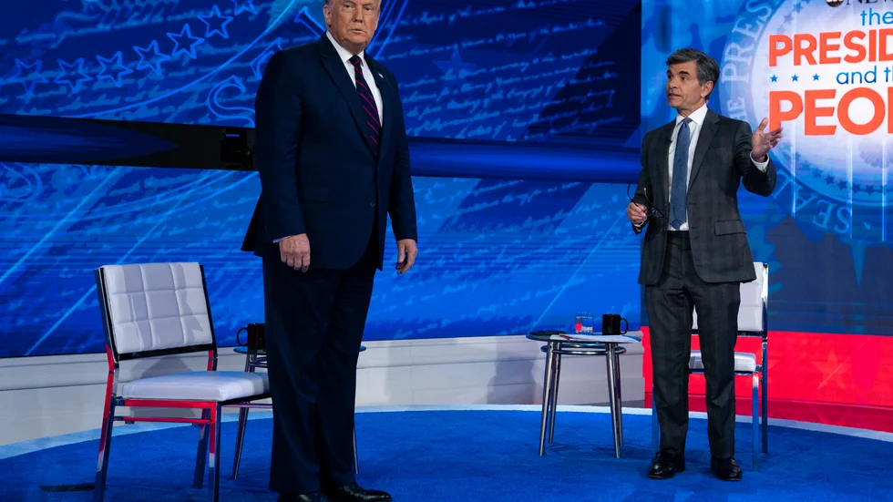 USA:s president Donald Trump med programledaren George Stephanopoulos under frågestunden i ABC.
