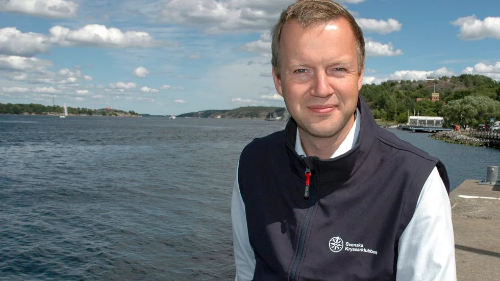 Fredrik Norén, generalsekreterare vid Svenska kryssarklubben, tycker att förslaget om att införa förarbevis på vattenskoter är bra, men att det borde täcka fler farkoster än så.