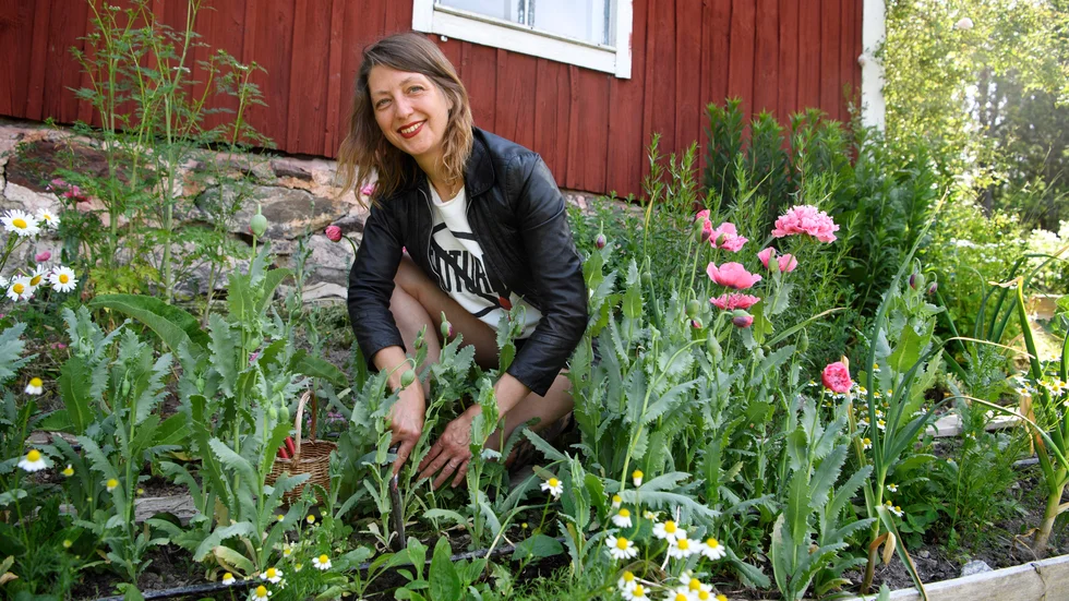 Elin Unnes har gått från att i stort sett bara gilla grönsaker till att odla allsköns blommor för att njuta av dess dofter och andra välgörande egenskaper. 
