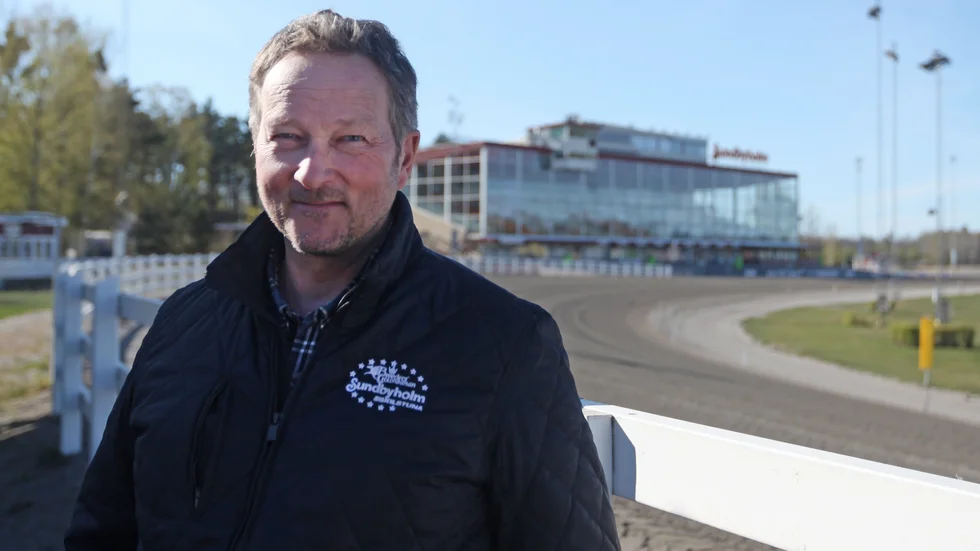 Sundbyholms vd Jörgen Carlström hoppas kunna bygga ut runt travbanan och få till en inomhusanläggning för ridsport.