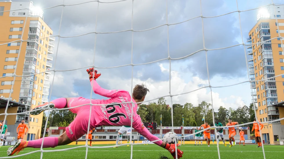 AFC-målvakten Wille Jakobsson räddade två straffar i matchen mot Jönköping som slutade 3–2 till AFC Eskilstuna.