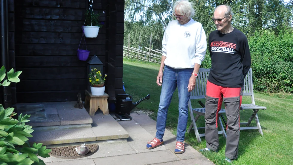 Ingrid och Lars Florén efterlyser duvans ägare.