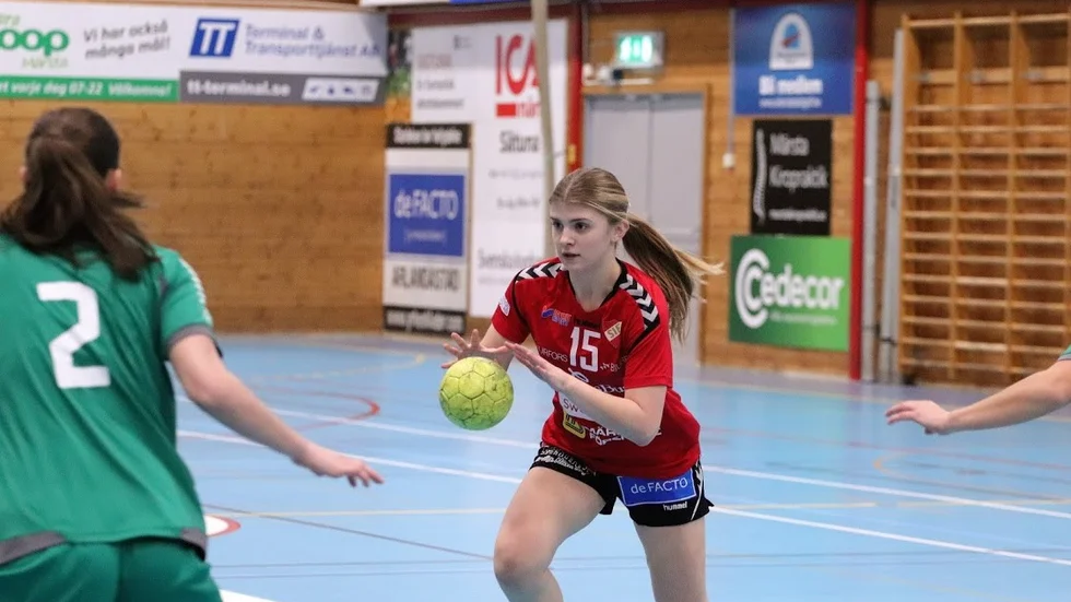Emilia Olofsson spelade med a-laget redan under den förra säsongen.