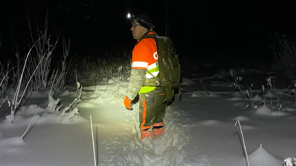 Eftersöksjägaren André Vestin rycker ut alla tider på dygnet och i alla väder. Bilden togs av hans fru Catrine Sundström Vestin under ett eftersök som gjordes i januari i minus 22 grader.