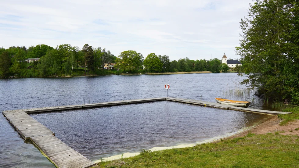 Det kan vara läge att bege sig till Hjorteds badplats, för att svalka sig under onsdagen och torsdagen. Om man kan hitta skugga förstås.