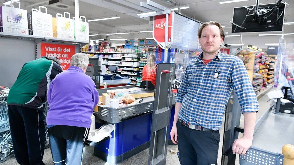 Vid onsdagens rättegång fick Ica-handlaren Andreas Saverstam berätta om hur han blev knivhotad utanför den egna butiken av en 32-årig man. ”Klart att man tänker på det här nu i efterhand”, säger Andreas. 