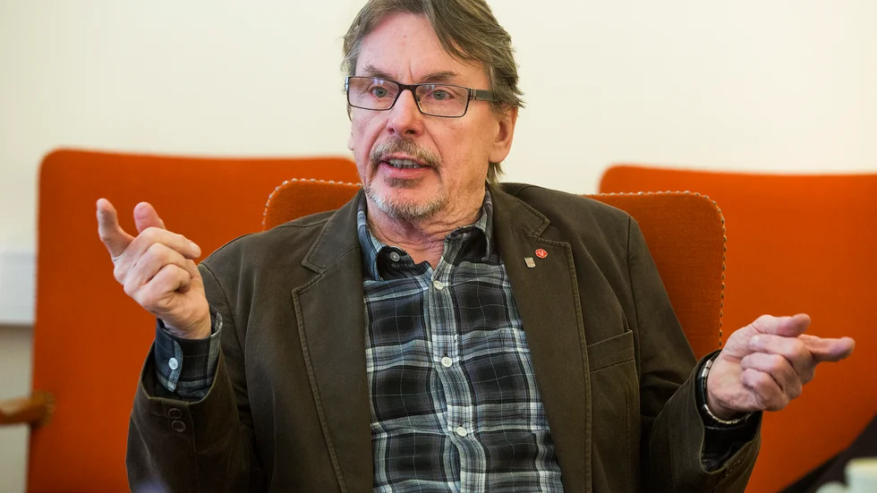 "Timanställda är i en situation där de aldrig lyckas skapa en trygghet i sitt eget liv", säger Bosse Strömbäck (V).