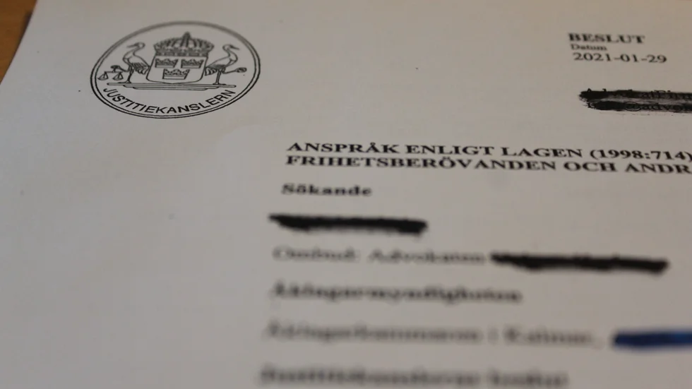 Efter nästan fyra månader i häktat, friades mannen från misstankarna om barnvåldtäkt. Nu ersätts han med nästan 90 000 kronor av Justitiekanslern.