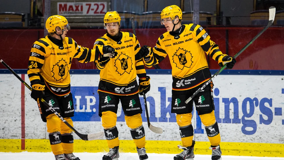 Andreas Wingerli, Jesper Frödén och Jonatan Berggren får chansen i samma formation mot Ryssland. 