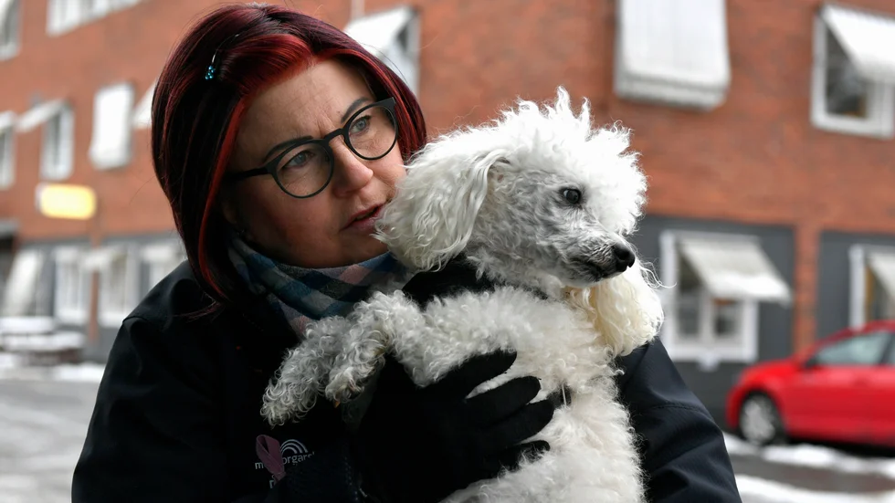 "Genom att sprida lite extra glädje hjälper vi varandra att se livet på samma sätt som Eva Berg – från den ljusa sidan", skriver krönikören Johanna Salo.