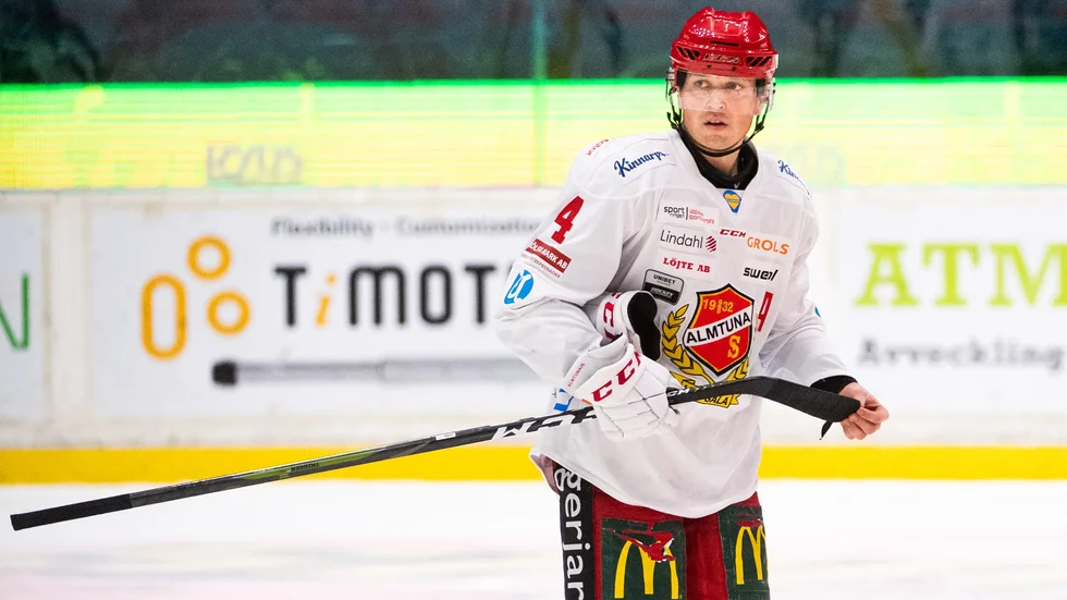 Victor Aronsson är avstängd och missar matchen mot VIK på onsdagskvällen.