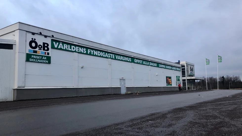Signaturen "Byggare Bob" undrar om kommunen får sätta upp förbudsskyltar på privat mark.