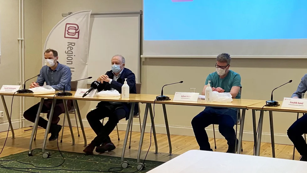 På regionens presskonferens betonar man vikten av att fortsätta hålla i rekommendationerna.