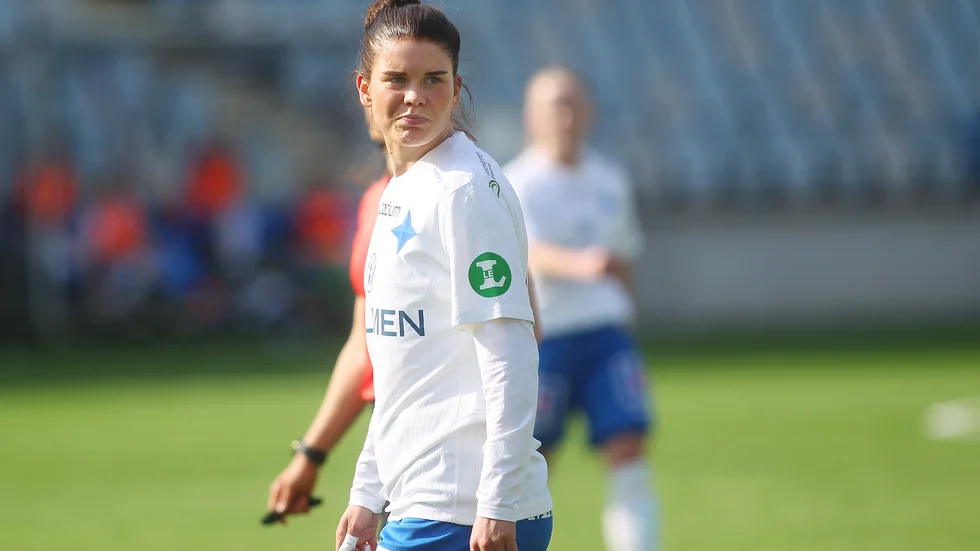 My Cato i IFK Norrköpings dress. Hon gjorde fem matcher för "Peking" i elitettan 2021.