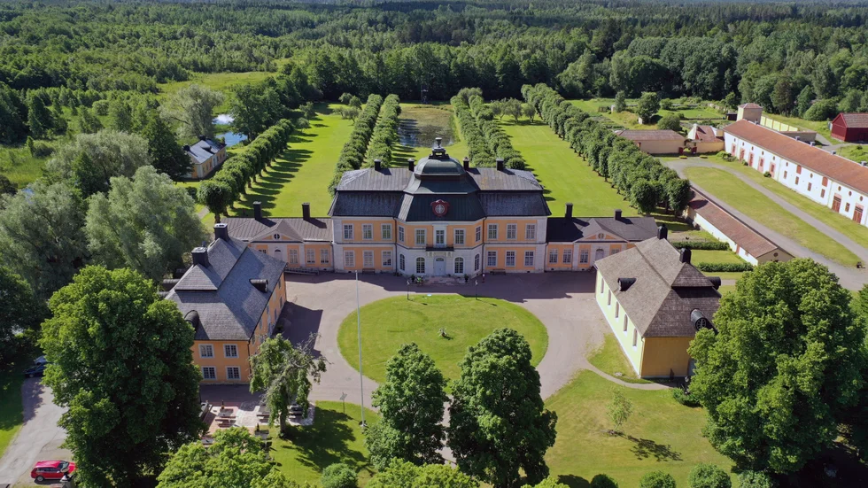 Österbybruks herrgård är platsen för bland annat en musikalisk salong och en sensommarfestival, båda i regi av gitarristen Mats Bergström.