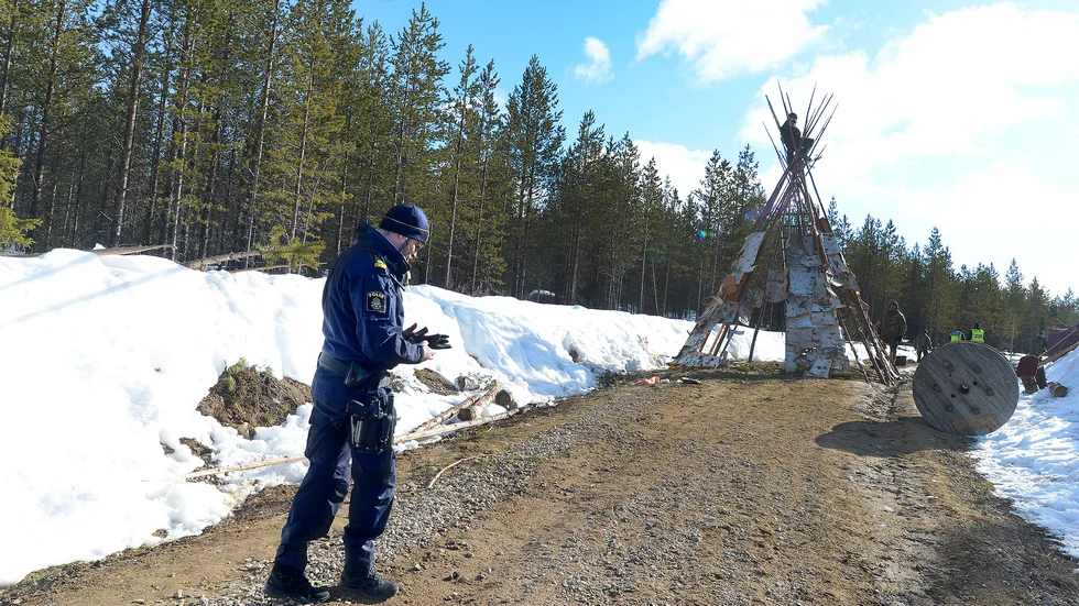  Natten har varit lugn ute i skogarna efter gårdagens oroligheter då polisen stoppade en del av den protestaktion.