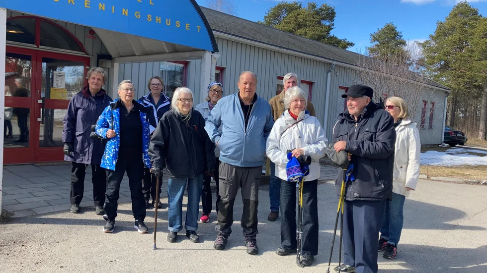 Seniorer samlade till måndagspromenad i Kalix.