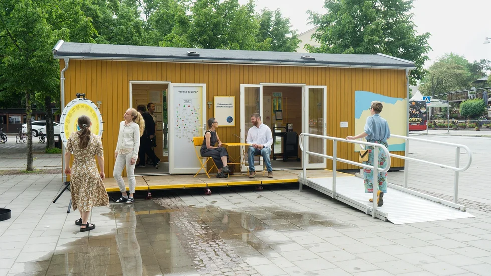 Som en del i arbetet med att uppmärksamma och höja kunskapen om demokratin har kommittén Demokratin 100 år tagit fram en Demokratistuga. I helgen är den på plats i Boden.