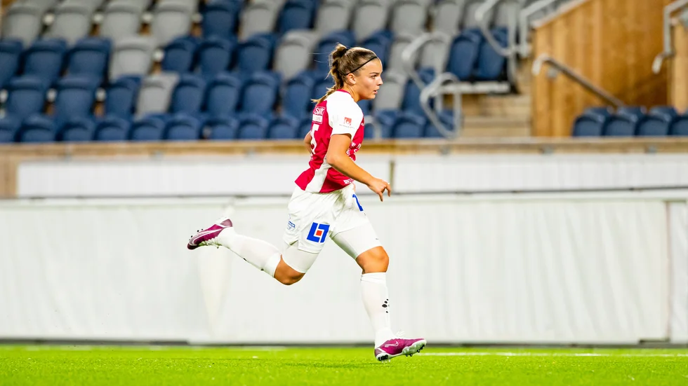 Tyra Uppfeldt spelade en halvlek i derbyt mot Gusk. 