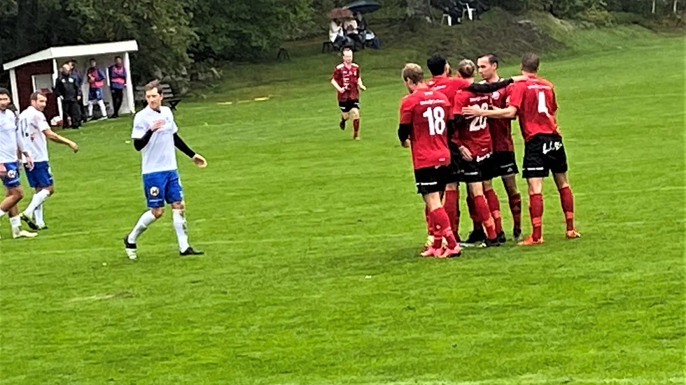 Tranås har här precis gjort 1-0 på straff borta mot IFK Tuna. 