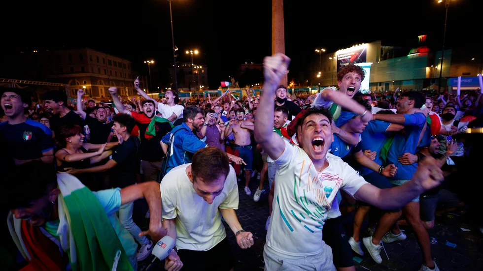 Jubel i Rom efter Italiens avancemang mot Spanien.