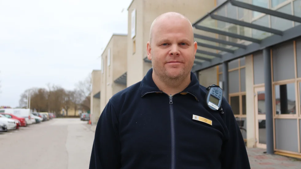Jimmy Nyberg, skyddsombud vid häktet i Visby, hoppas att ledningen agerar skyndsamt om de nya proverna skulle visa på allvarlig mögelskada.